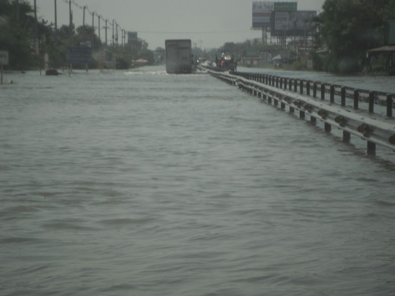 เส้นทางน้ำลึกจนแทบไม่น่าจะฝ่าด่านไปได้