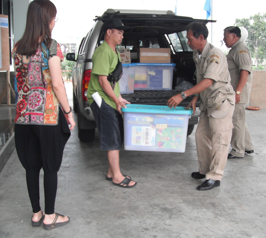 นำหนังสือลงจากรถ