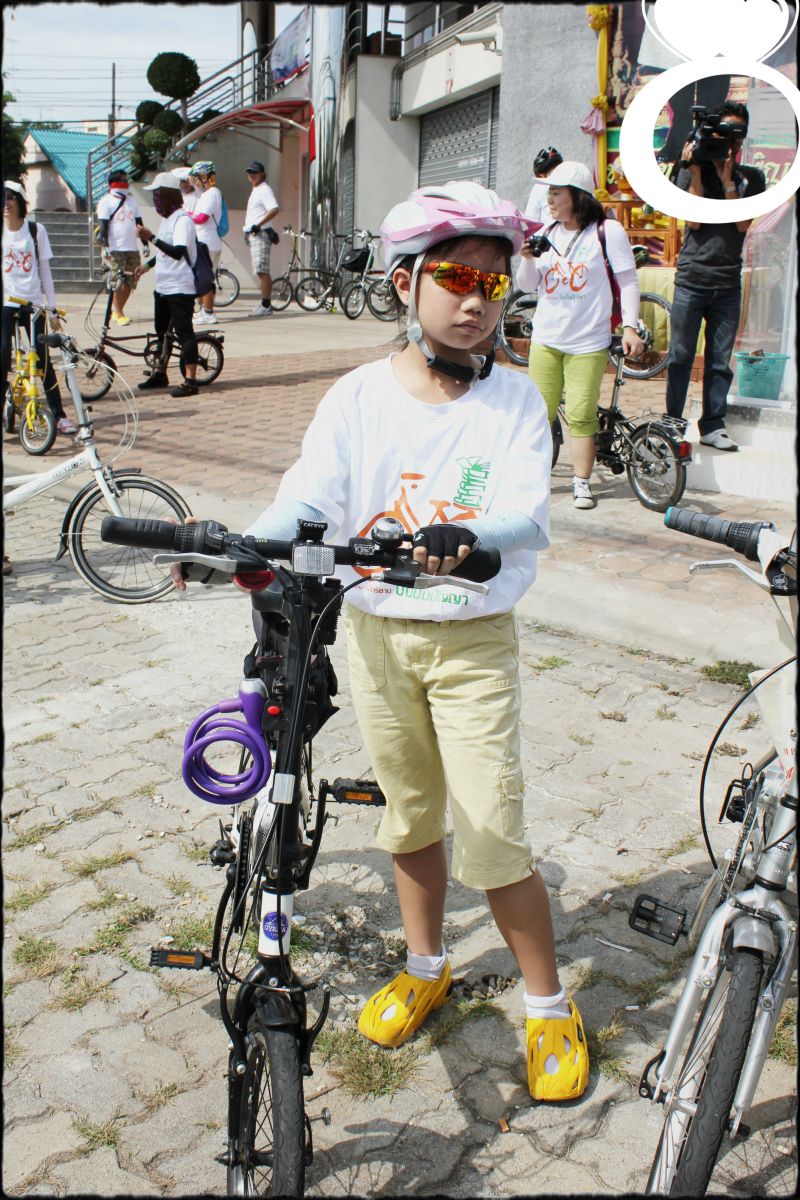 ภาพน้องผู้หญิงอาสาสมัครนักปั่น