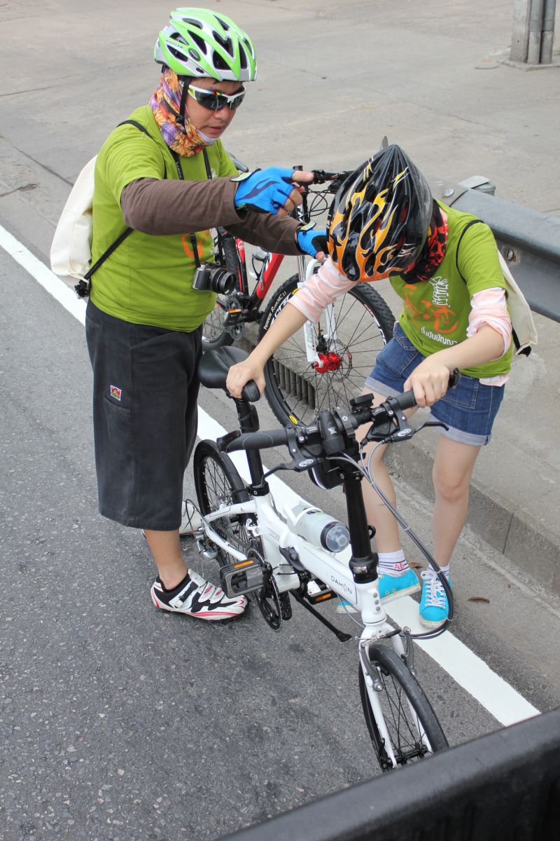 พ่อกับลูกพากันมาทำกิจกรรมดีเพื่อสังคม