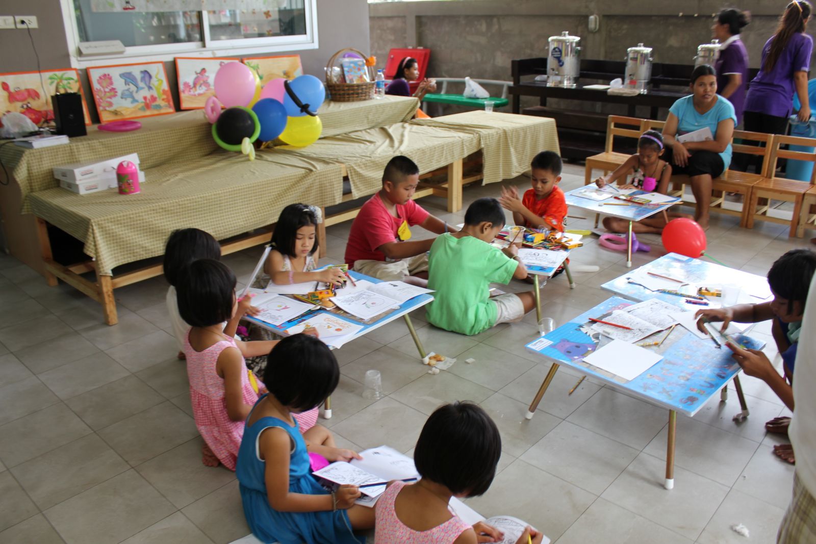 ภาพเด็กน้อยที่มูลนิธิเพื่อเด็กอ่อนสลัม