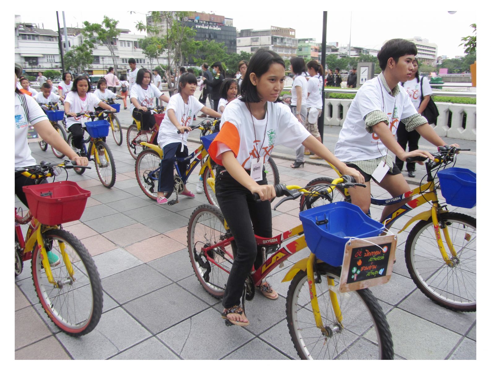 เริ่มขบวน