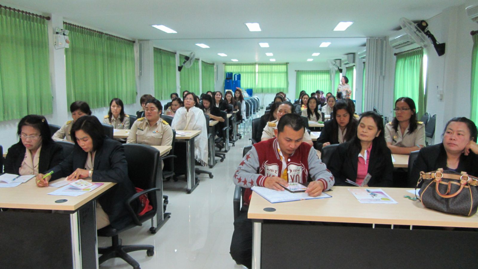 ทุกคนตั้งใจฟัง