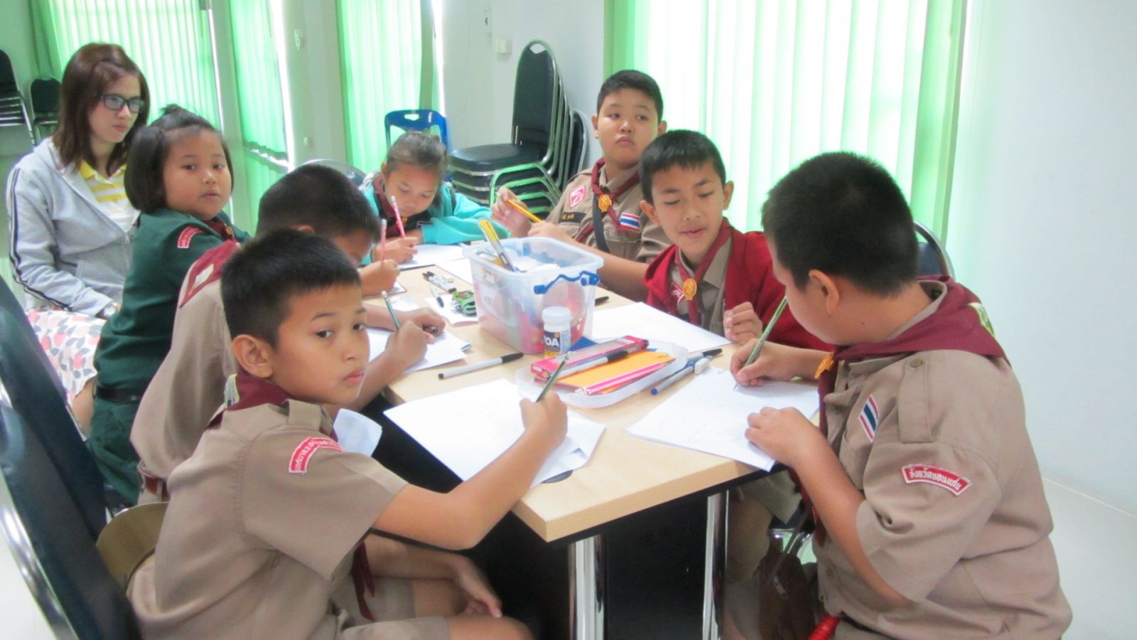 เด็กๆและผู้เข้าร่วมอบรม ตั้งใจกันมาก