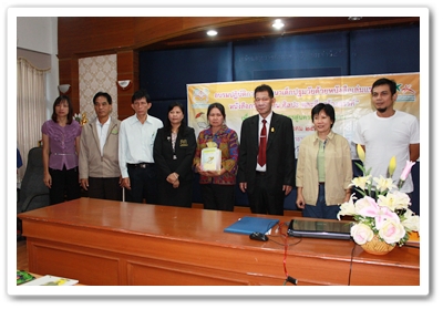ถ่ายภาพคณะทำงาน