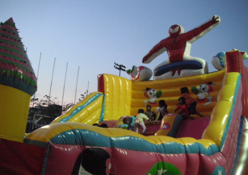 บ้านลมเครื่องเล่นของเด็ก