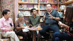 จากหนังสือเล่มโปรด สู่การก้าวเดินบนถนนตัวอักษรที่ไม่หยุดนิ่งของ 3 นักเขียนมือรางวัล