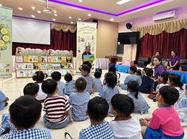 ผลการใช้หนังสือและกิจกรรมการอ่านสร้างเสริมพัฒนาการและคุณภาพชีวิตเด็กเล็กดีขึ้นทุกด้าน มูลนิธิภคีนีศรีชุมพาบาลวอนทุก อบต.ใช้งบฯ กองทุน กปท. จัดสวัสดิการหนังสือ 3 เล่ม ในบ้านเด็กปฐมวัย