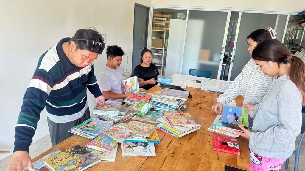 ภาพประกอบข่าวกิจกรรม เชียงใหม่ ปั้น “นักสื่อสารนิเวศการอ่าน” ลุยหมุนเวียนนิทานสู่พ่อแม่วัยรุ่น 30 ครอบครัว